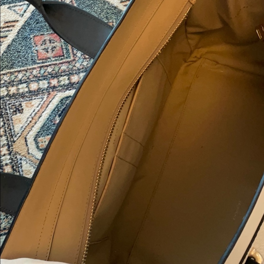 Authentic Coach tote - Picture 6 of 8